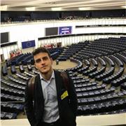 Laureato in Giurisprudenza con il massimo dei voti